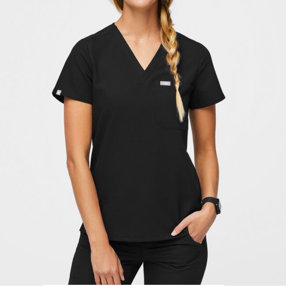 Catarina One-Pocket Scrub Top